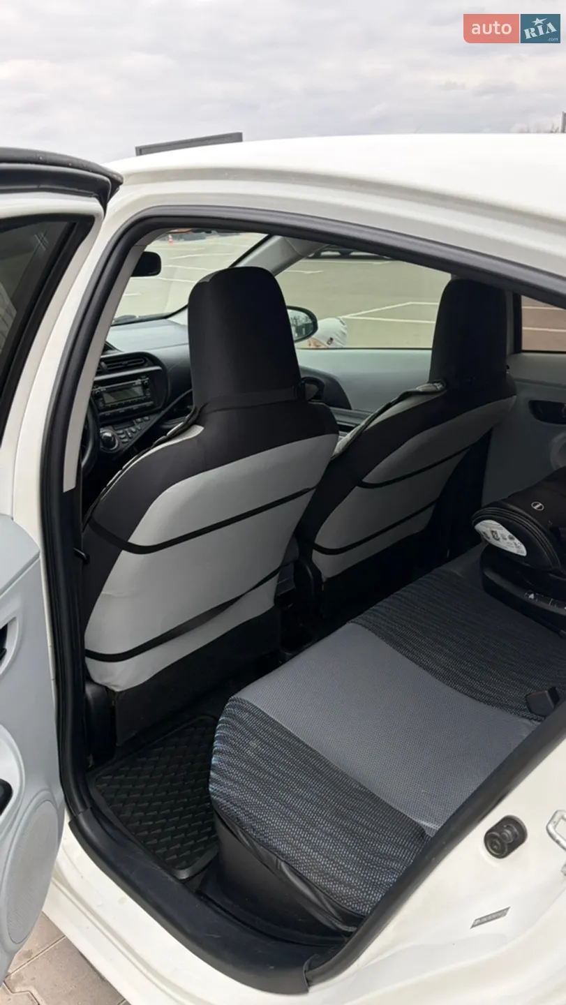 2013 Toyota Prius c - мініатюра 11