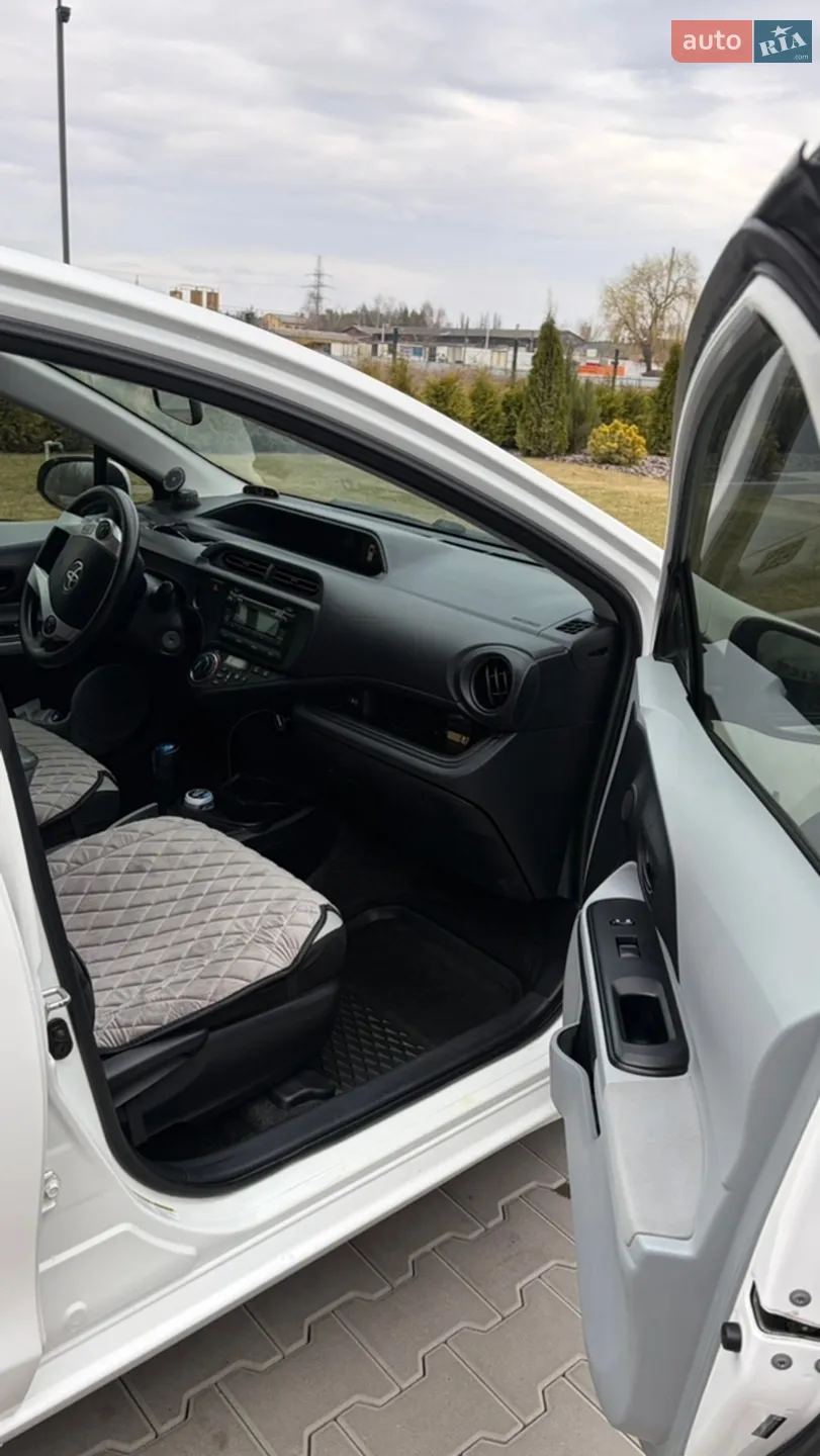 2013 Toyota Prius c - мініатюра 14