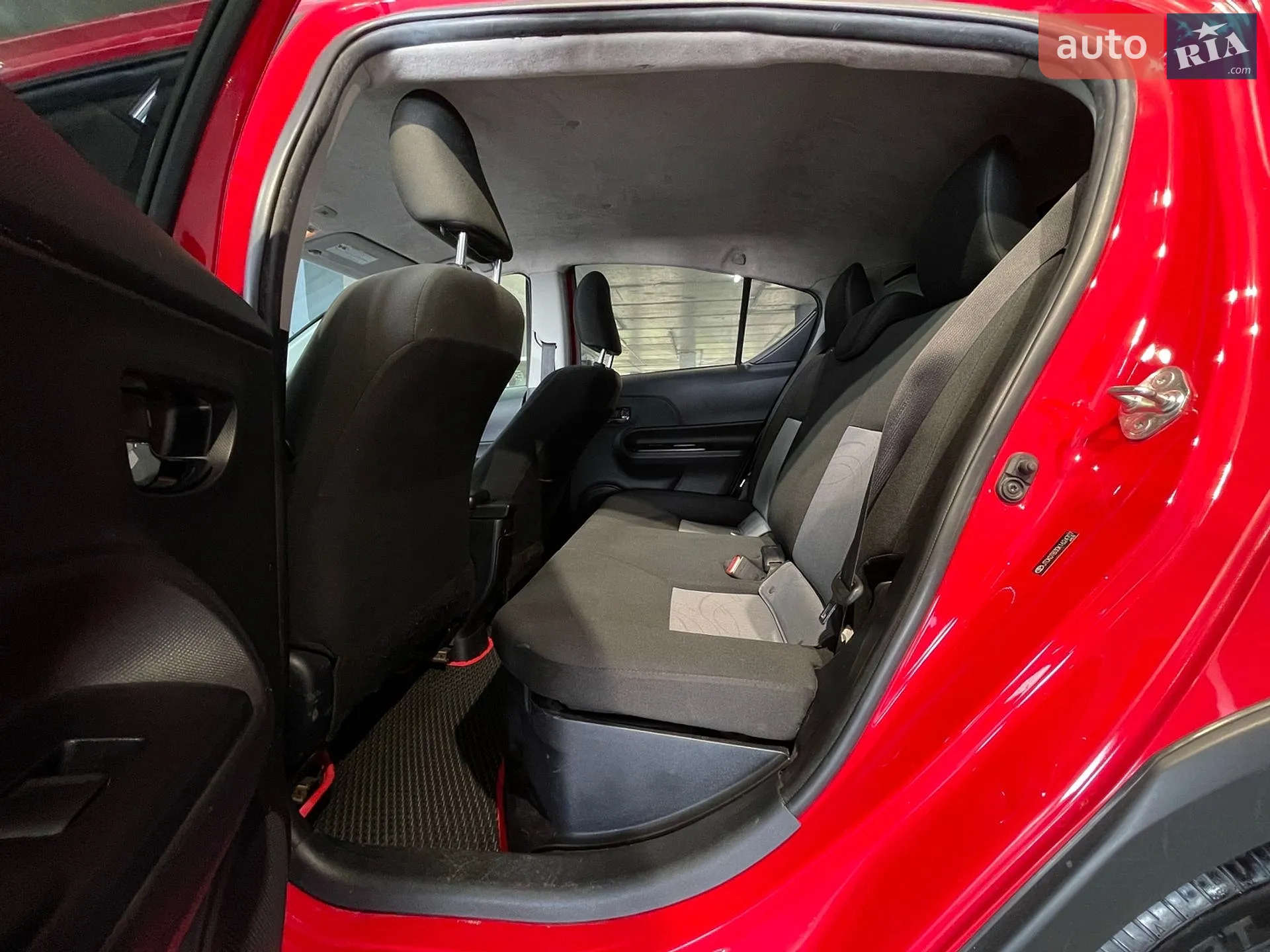 2018 Toyota Prius c - мініатюра 17