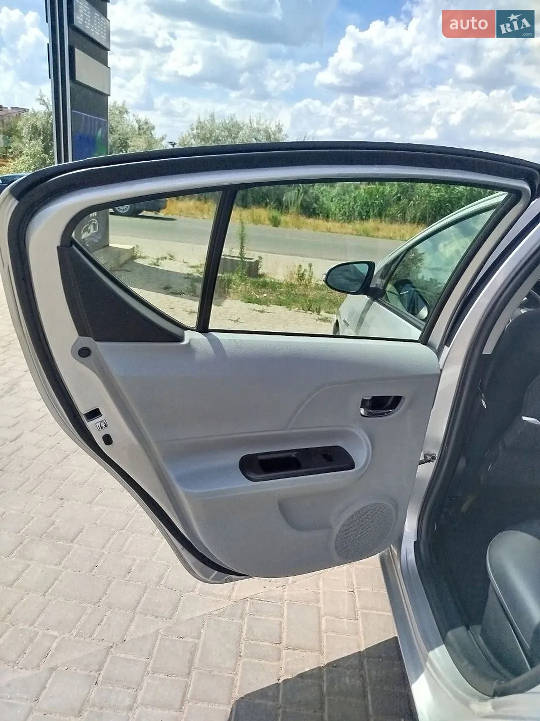 2013 Toyota Prius c - мініатюра 10