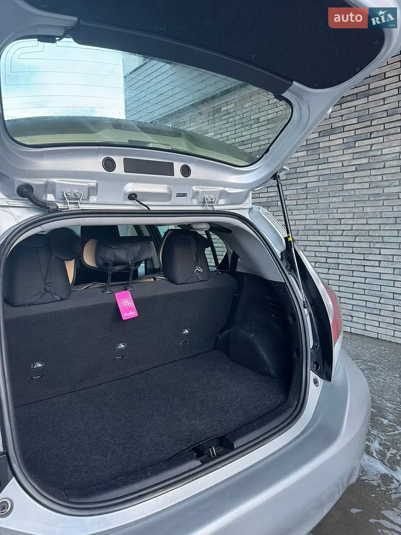 2015 Toyota Prius c - мініатюра 4