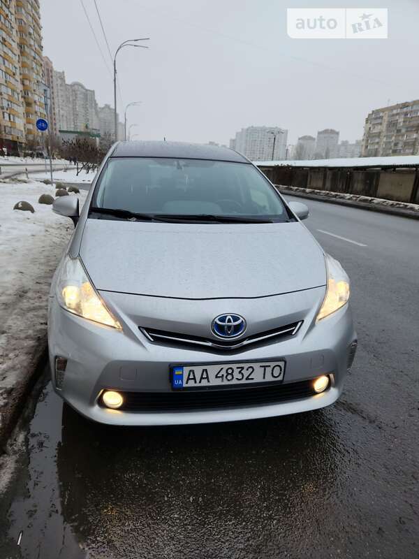 Минивэн Toyota Prius MPV 2012 в Киеве