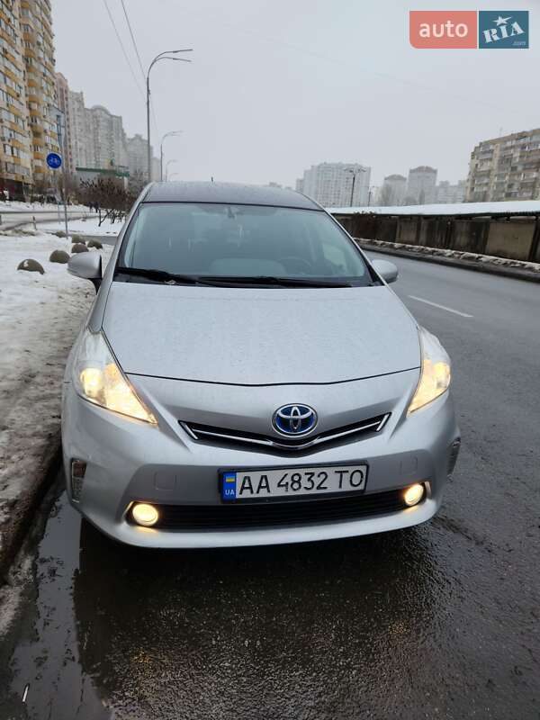 Toyota Prius MPV 2012