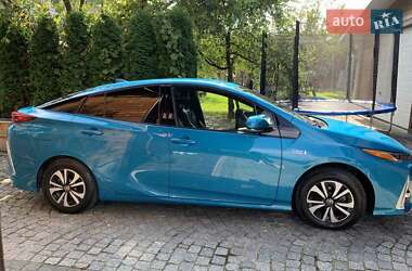 Хэтчбек Toyota Prius Prime 2018 в Косове