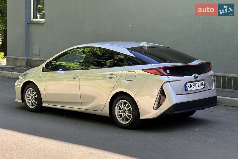 Хэтчбек Toyota Prius Prime 2017 в Киеве