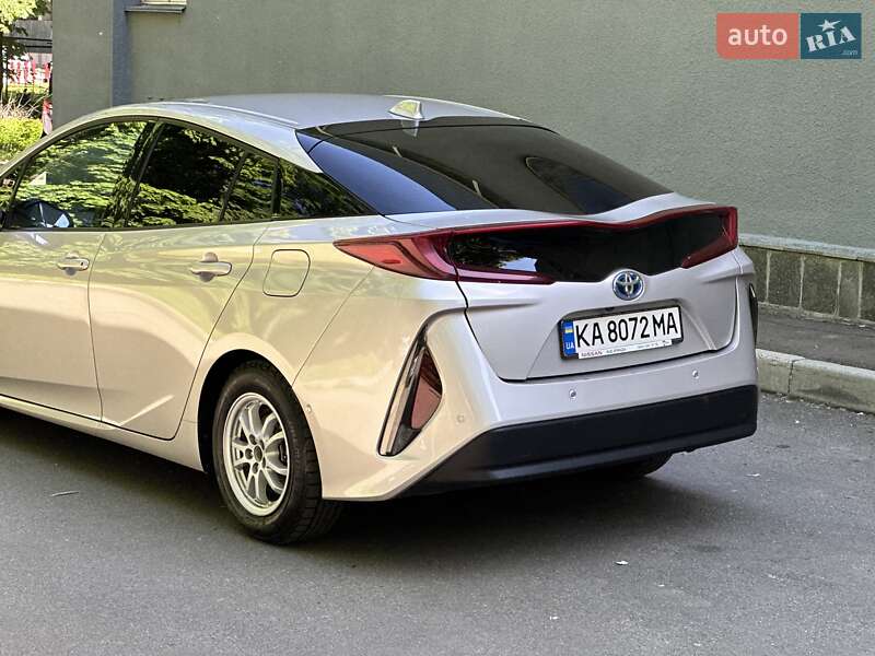 Хетчбек Toyota Prius Prime 2017 в Києві