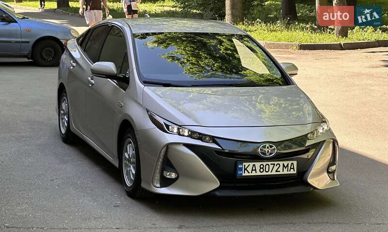 Хэтчбек Toyota Prius Prime 2017 в Киеве