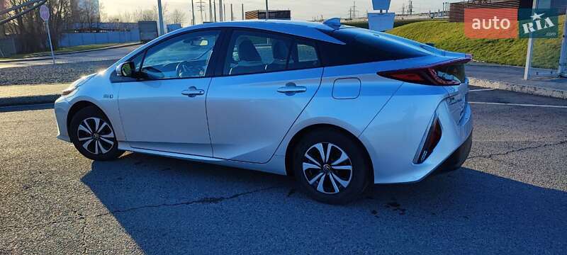 Хэтчбек Toyota Prius Prime 2017 в Днепре фото 6 Хэтчбек Toyota Prius Prime 2017 в Днепре