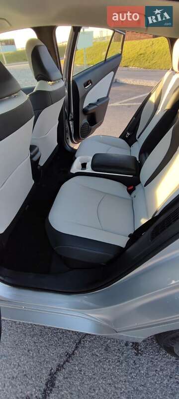 Хэтчбек Toyota Prius Prime 2017 в Днепре фото 9 Хэтчбек Toyota Prius Prime 2017 в Днепре