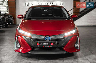 Хэтчбек Toyota Prius Prime 2017 в 
