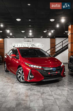 Хэтчбек Toyota Prius Prime 2017 в 