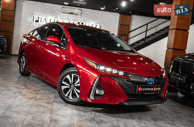 Хэтчбек Toyota Prius Prime 2017 в 