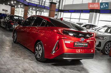 Хэтчбек Toyota Prius Prime 2017 в 