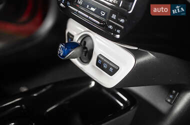 Хэтчбек Toyota Prius Prime 2017 в 