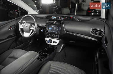 Хэтчбек Toyota Prius Prime 2017 в 