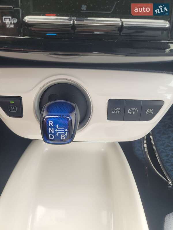 Хэтчбек Toyota Prius Prime 2017 в Киеве