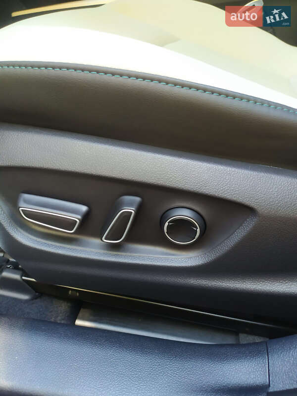 Хетчбек Toyota Prius Prime 2017 в Рівному