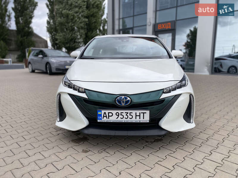 Хэтчбек Toyota Prius Prime 2017 в Киеве