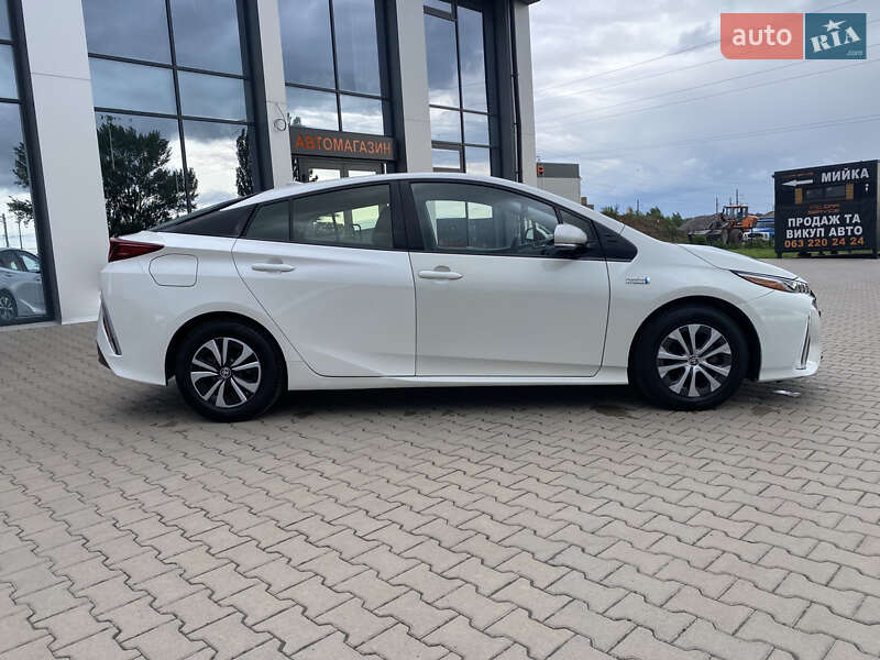 Хэтчбек Toyota Prius Prime 2017 в Киеве