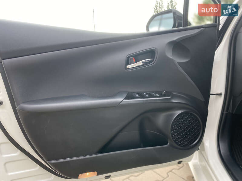 Хэтчбек Toyota Prius Prime 2017 в Киеве