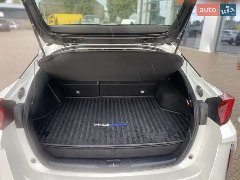 Хэтчбек Toyota Prius Prime 2017 в Киеве