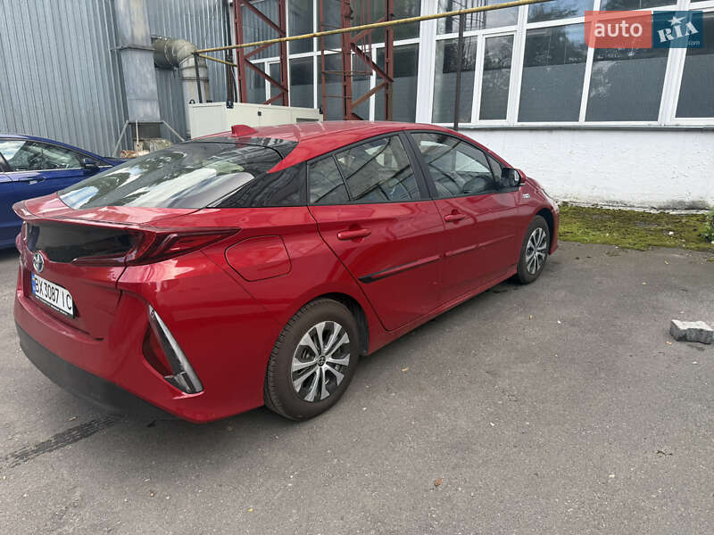 Хэтчбек Toyota Prius Prime 2021 в Хмельницком