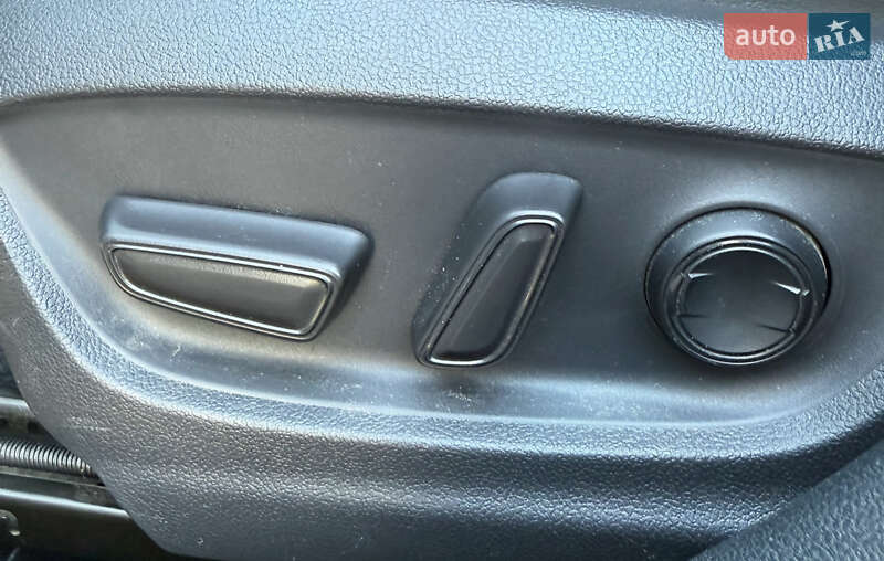 Хэтчбек Toyota Prius Prime 2021 в Киеве фото 10 Хэтчбек Toyota Prius Prime 2021 в Киеве