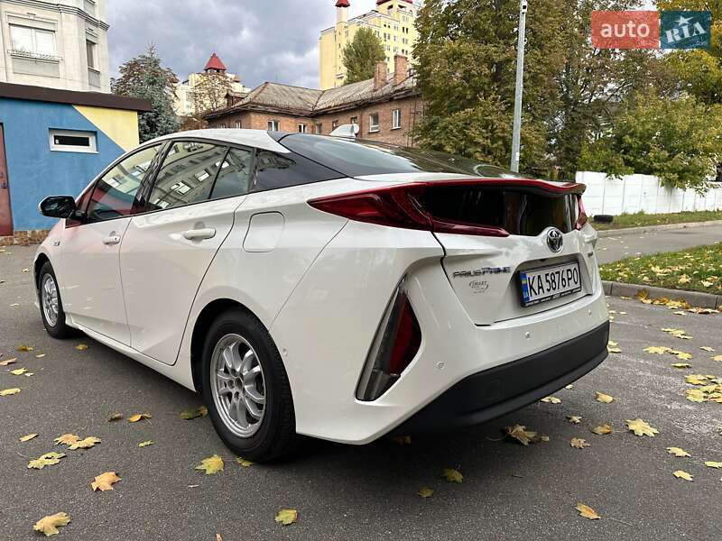 Хэтчбек Toyota Prius Prime 2019 в Киеве