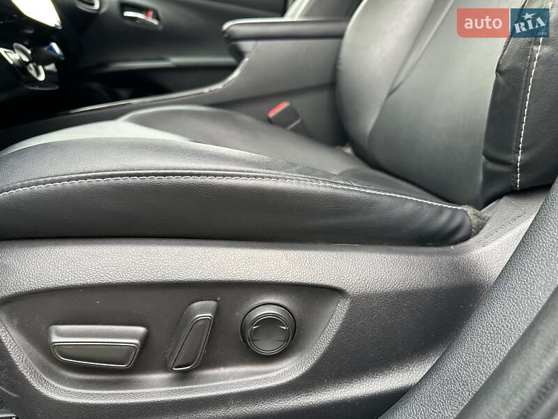 Хэтчбек Toyota Prius Prime 2019 в Киеве