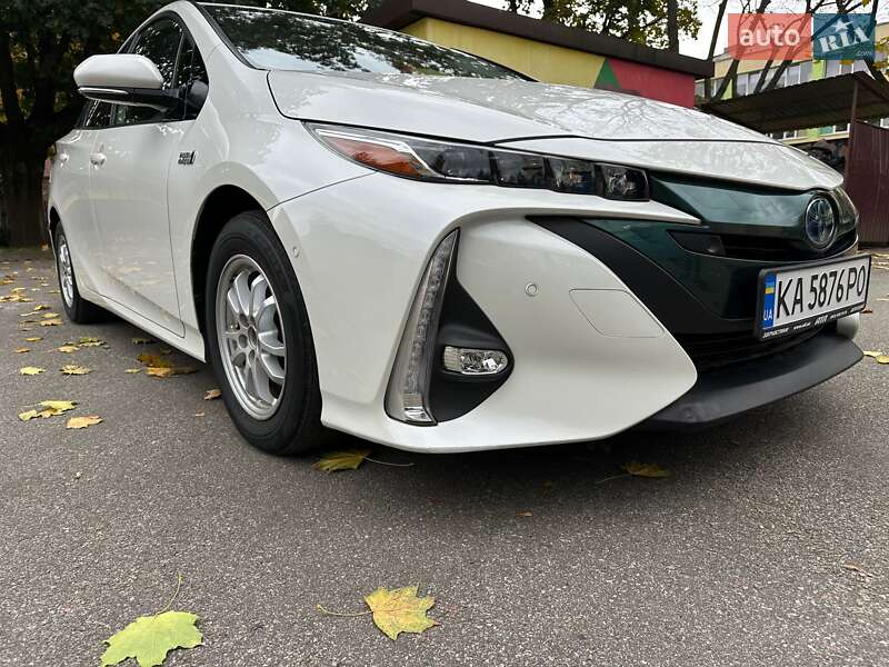 Хэтчбек Toyota Prius Prime 2019 в Киеве