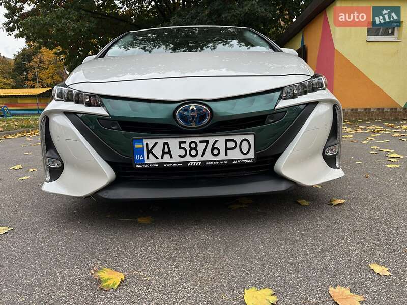 Хэтчбек Toyota Prius Prime 2019 в Киеве