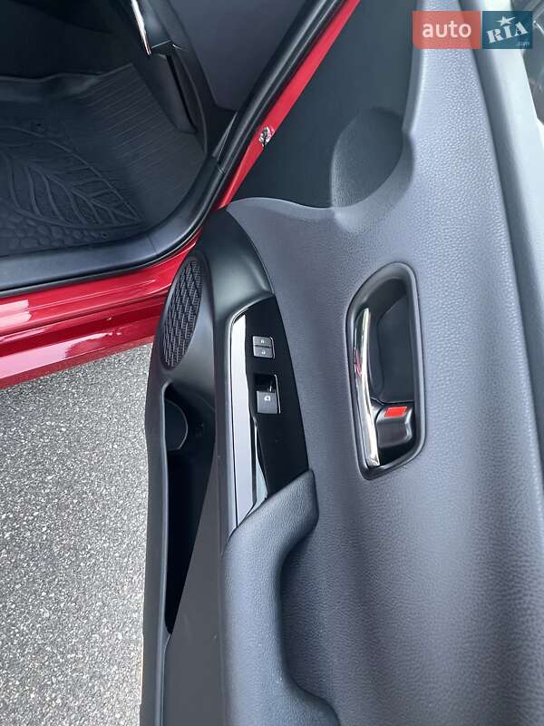 Хэтчбек Toyota Prius Prime 2017 в Киеве фото 16 Хэтчбек Toyota Prius Prime 2017 в Киеве