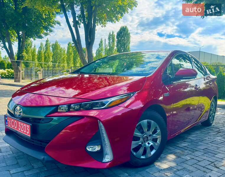 Хэтчбек Toyota Prius Prime 2017 в Киеве