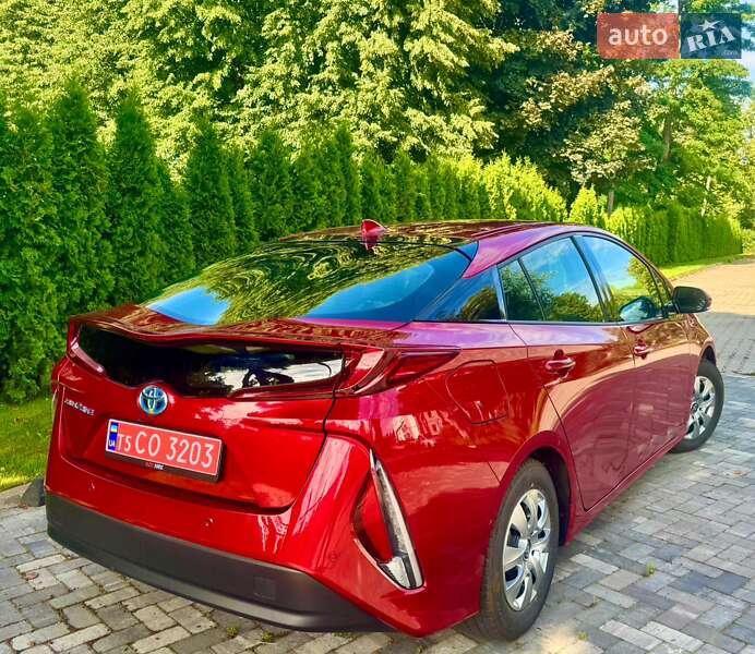 Хэтчбек Toyota Prius Prime 2017 в Киеве