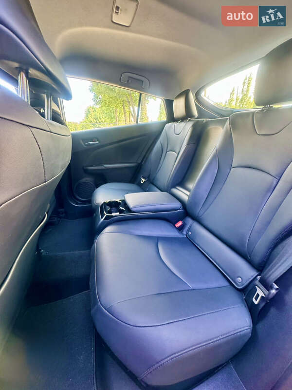 Хэтчбек Toyota Prius Prime 2017 в Киеве