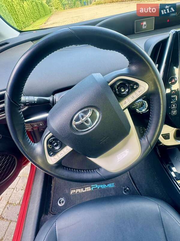 Хэтчбек Toyota Prius Prime 2017 в Киеве