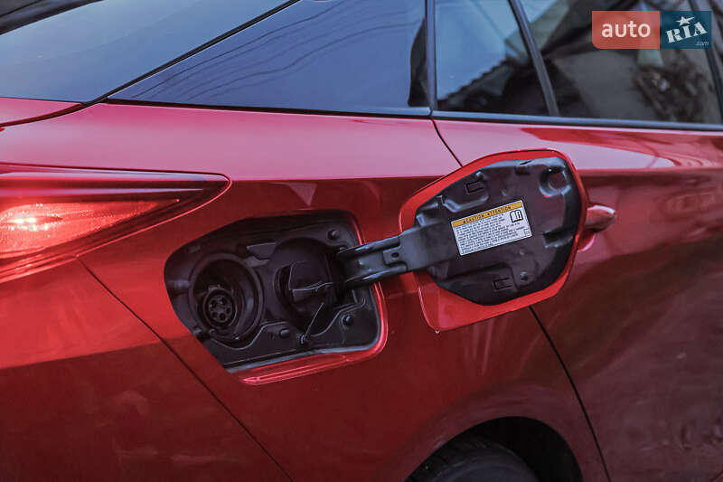 Хэтчбек Toyota Prius Prime 2017 в Одессе фото 12 Хэтчбек Toyota Prius Prime 2017 в Одессе