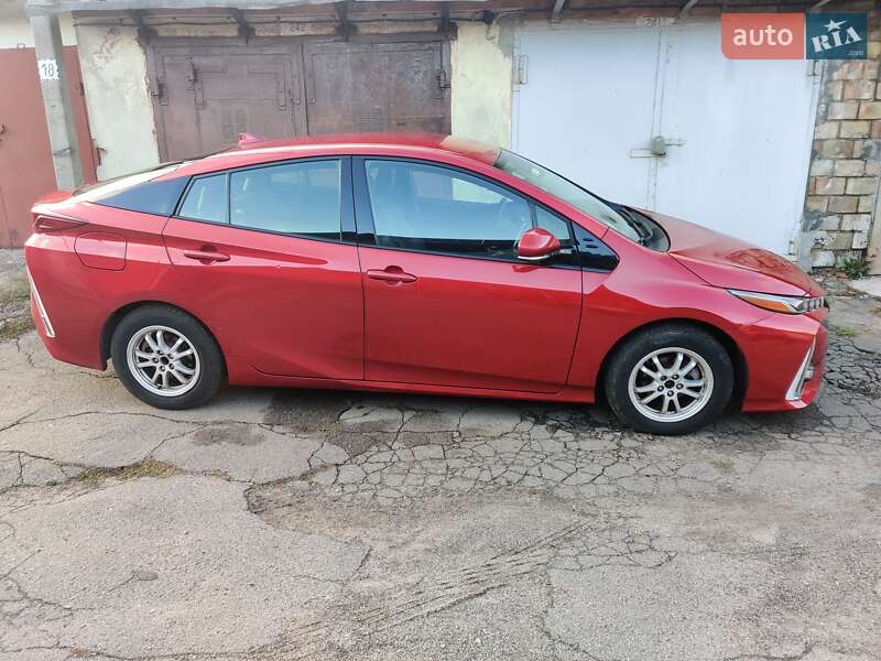 Хэтчбек Toyota Prius Prime 2017 в Киеве фото 6 Хэтчбек Toyota Prius Prime 2017 в Киеве