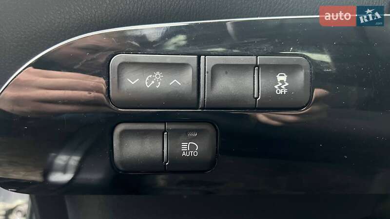 Хэтчбек Toyota Prius Prime 2018 в Киеве