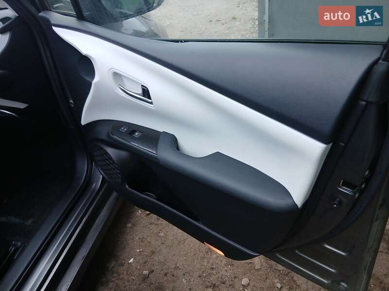 Хэтчбек Toyota Prius Prime 2019 в Киеве фото 19 Хэтчбек Toyota Prius Prime 2019 в Киеве