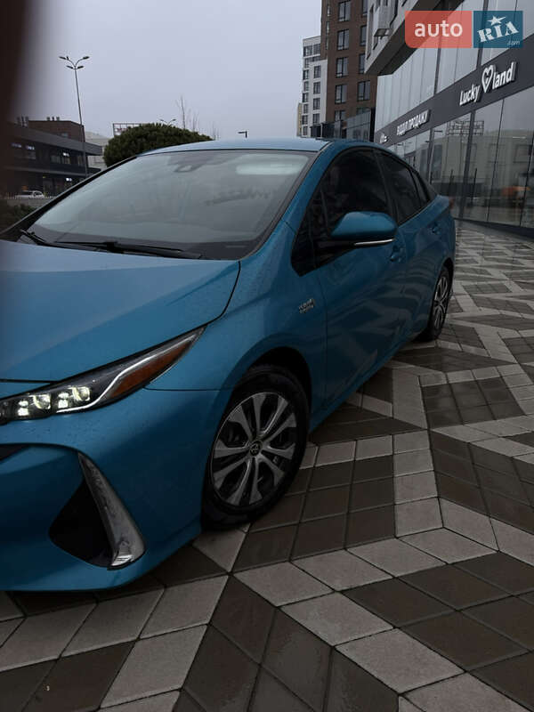 Хэтчбек Toyota Prius Prime 2020 в Киеве фото 10 Хэтчбек Toyota Prius Prime 2020 в Киеве