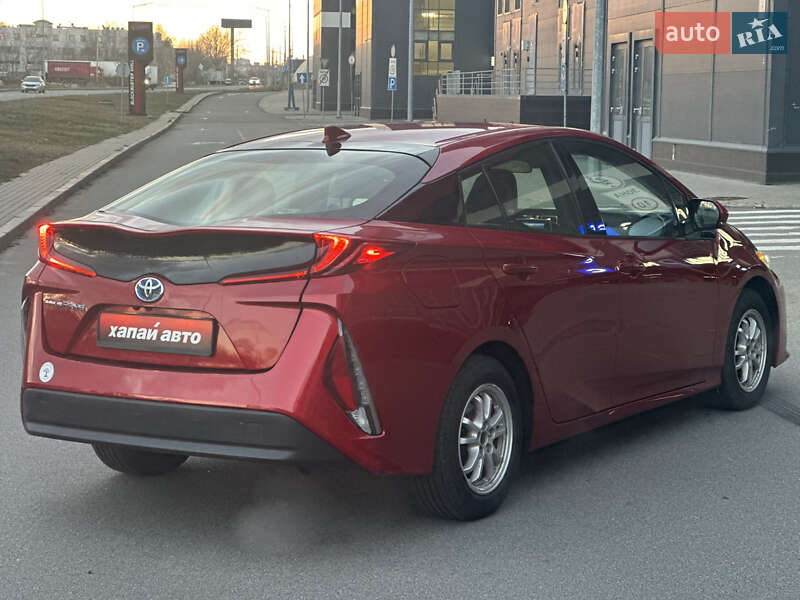 Хэтчбек Toyota Prius Prime 2017 в Киеве