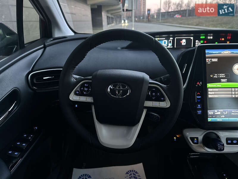 Хэтчбек Toyota Prius Prime 2017 в Киеве
