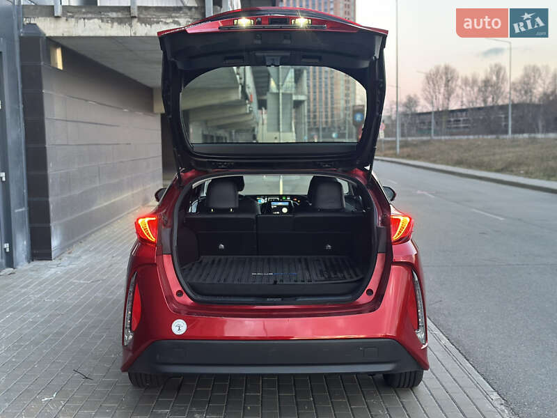 Хэтчбек Toyota Prius Prime 2017 в Киеве