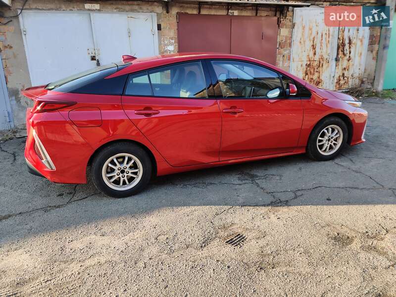Хэтчбек Toyota Prius Prime 2017 в Ужгороде