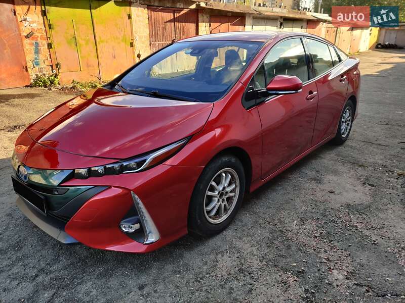 Хэтчбек Toyota Prius Prime 2017 в Ужгороде