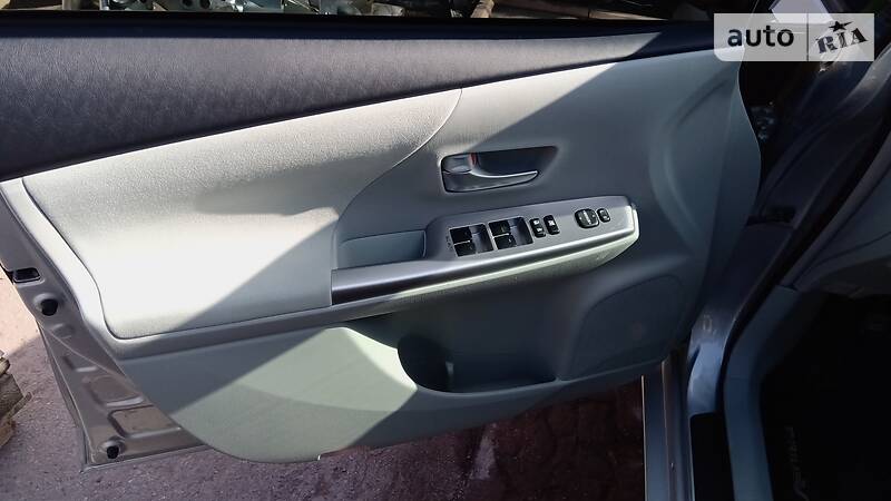 Універсал Toyota Prius v 2012 в Одесі