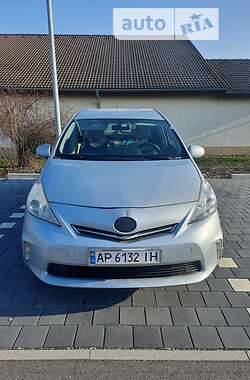 Универсал Toyota Prius v 2013 в Львове