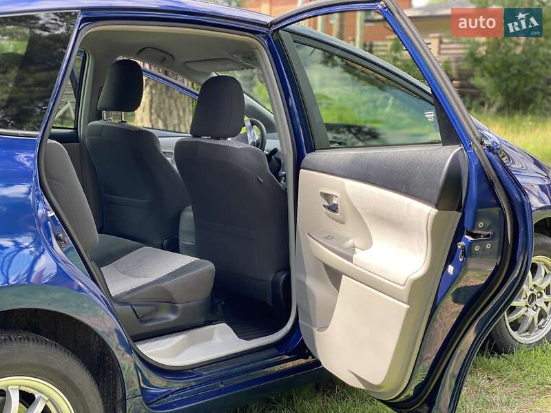 Универсал Toyota Prius v 2017 в Киеве