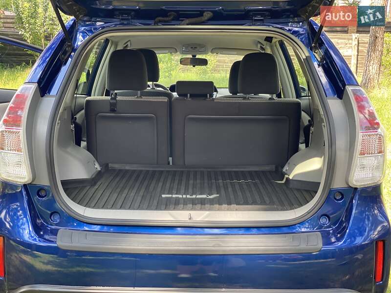 Универсал Toyota Prius v 2017 в Киеве